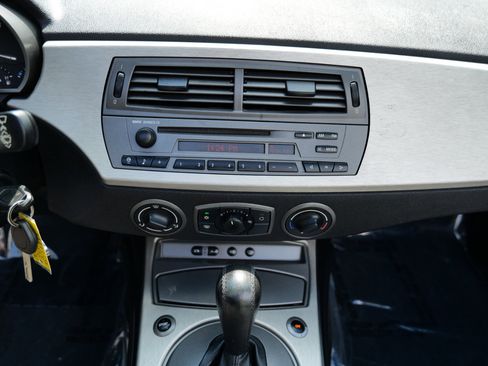 Used 2004 BMW Z4 2.5i image 22