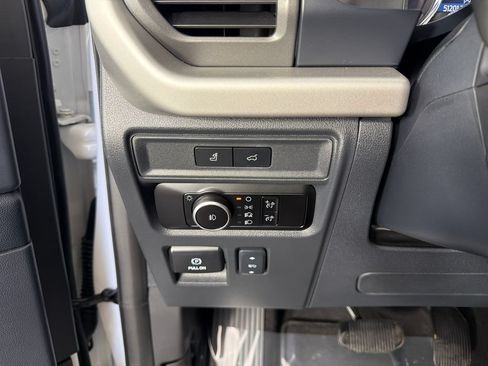 Used 2024 Ford Expedition Max XLT AWD/4WD image 13