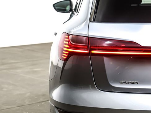 Used 2021 Audi e-tron Premium w/ Convenience Plus Package image 15