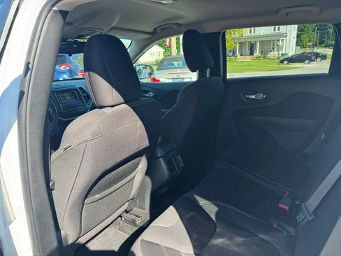 Used 2015 Jeep Cherokee Latitude w/ Trailer Tow Group AWD/4WD image 27