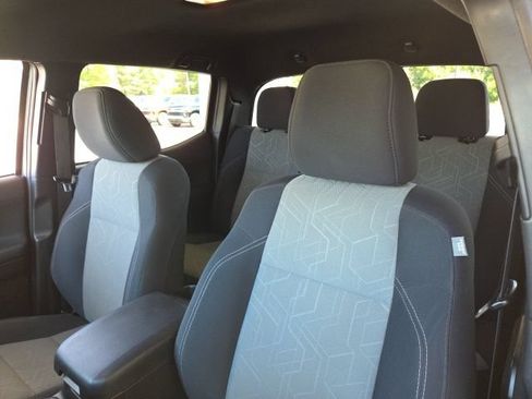 Used 2020 Toyota Tacoma TRD Sport AWD/4WD image 21