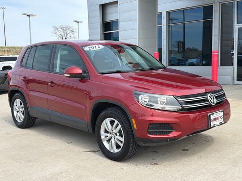 Used 2012 Volkswagen Tiguan S image 2