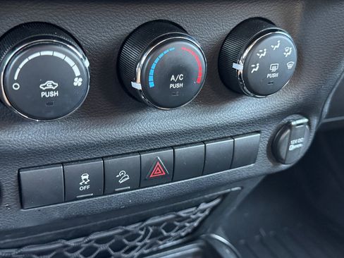 Used 2013 Jeep Wrangler Sport AWD/4WD image 15