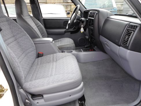 Used 1998 Jeep Cherokee SE image 27