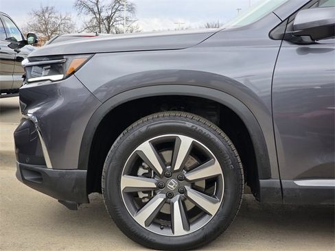 Used 2025 Honda Pilot Touring image 5