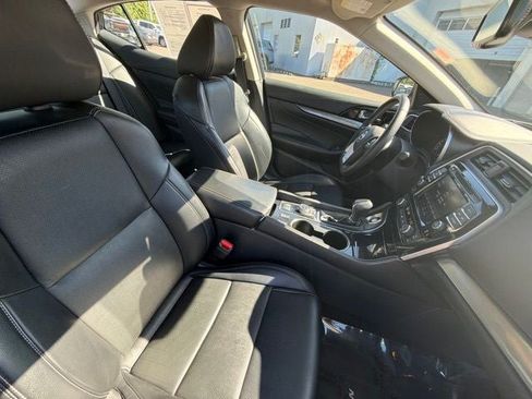 Used 2023 Nissan Maxima SV w/ Floor Mat Group FWD image 20