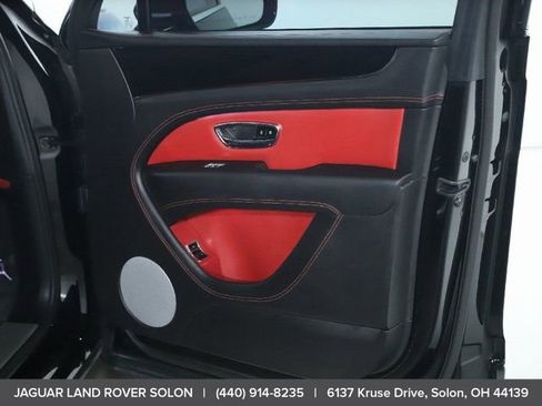 Used 2022 Bentley Bentayga image 34