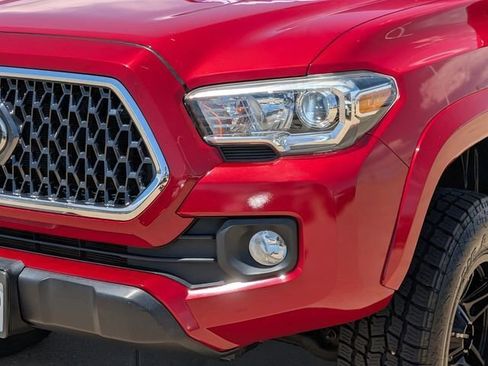 Used 2018 Toyota Tacoma SR5 AWD/4WD image 11