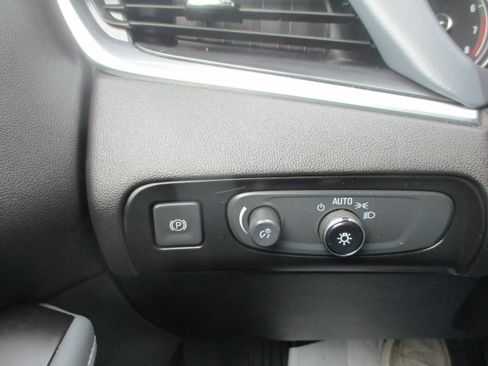 Used 2020 Buick Enclave Essence FWD image 18