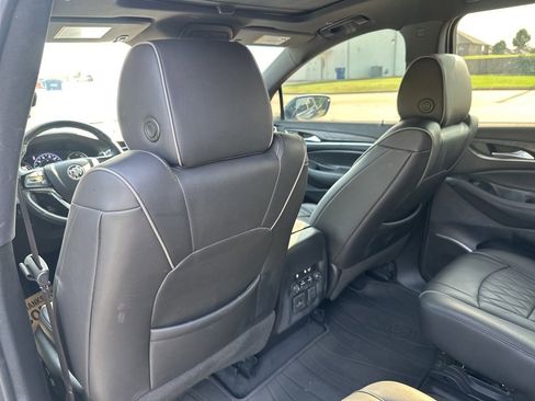 Used 2022 Buick Enclave Avenir w/ Avenir Technology Package image 32