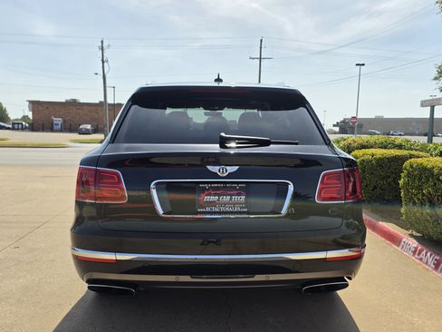 Used 2017 Bentley Bentayga AWD/4WD image 4