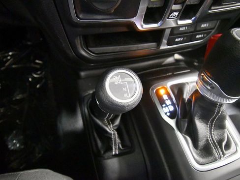 Used 2022 Jeep Wrangler Unlimited Sahara w/ Cold Weather Group image 25