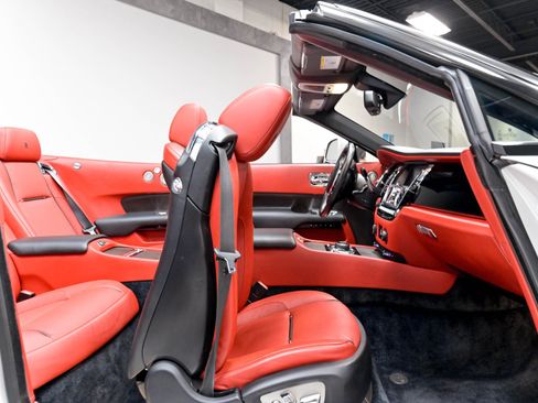 Used 2017 Rolls-Royce Dawn RWD image 35