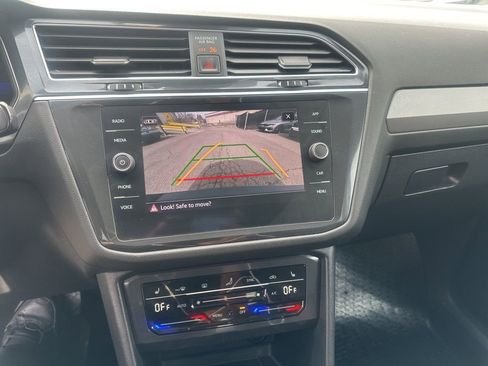 Used 2022 Volkswagen Tiguan SE w/ Panoramic Sunroof Package image 22
