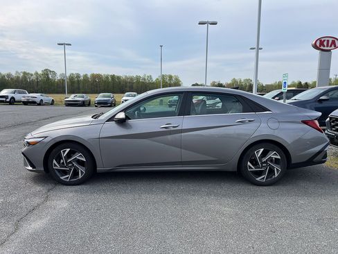 Used 2024 Hyundai Elantra Limited FWD image 2