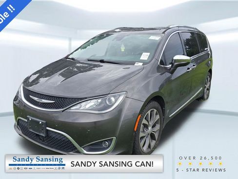 Used 2017 Chrysler Pacifica Limited w/ UConnect Theater Package FWD image 1