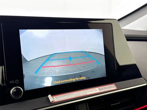 Certified 2025 Toyota Prius Plug-In Hybrid image 25