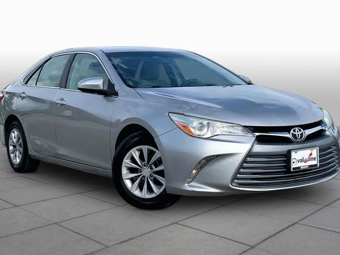 Used 2016 Toyota Camry LE FWD image 3
