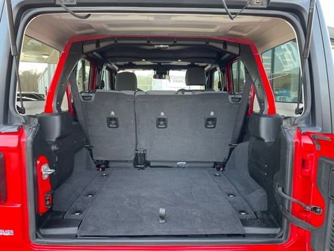 Used 2025 Jeep Wrangler Unlimited Rubicon image 27