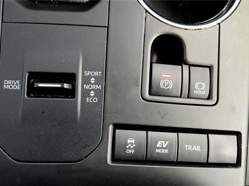 Certified 2021 Toyota Highlander XLE image 40