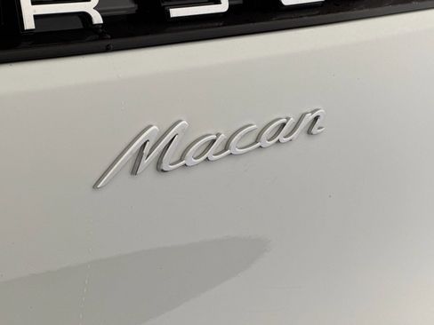 Certified 2025 Porsche Macan image 33