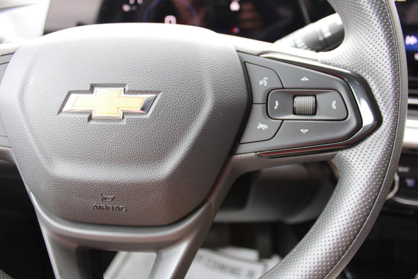Used 2025 Chevrolet Trax LT FWD image 15