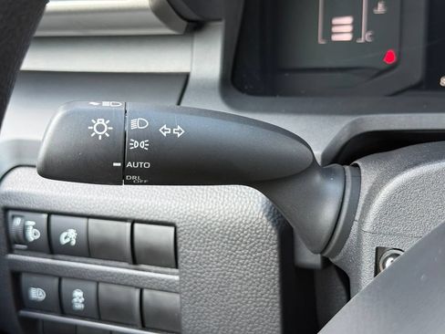 Certified 2025 Toyota Tacoma SR AWD/4WD image 16