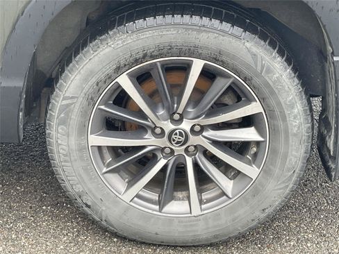 Used 2018 Toyota Highlander XLE AWD/4WD image 9
