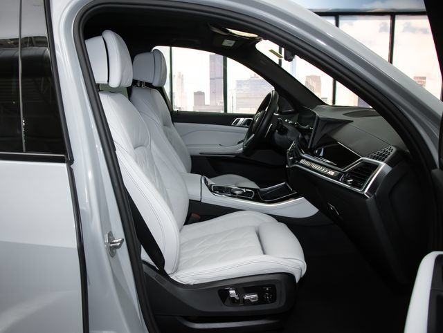 Used 2026 BMW X5 xDrive40i w/ M Sport Package AWD/4WD image 21