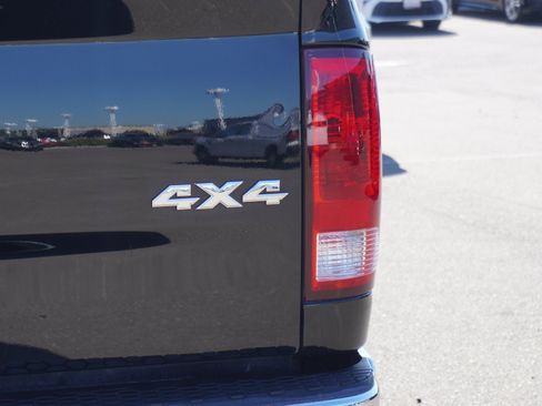 Used 2020 RAM 1500 Classic SLT w/ Luxury Group AWD/4WD image 13