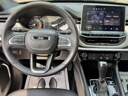 Used 2024 Jeep Compass Latitude AWD/4WD image 10