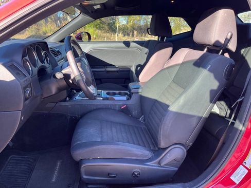 Used 2013 Dodge Challenger SXT image 18