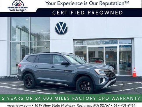 Certified 2025 Volkswagen Atlas Peak Edition SE image 1