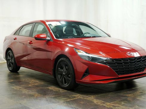 Used 2022 Hyundai Elantra SEL FWD image 1