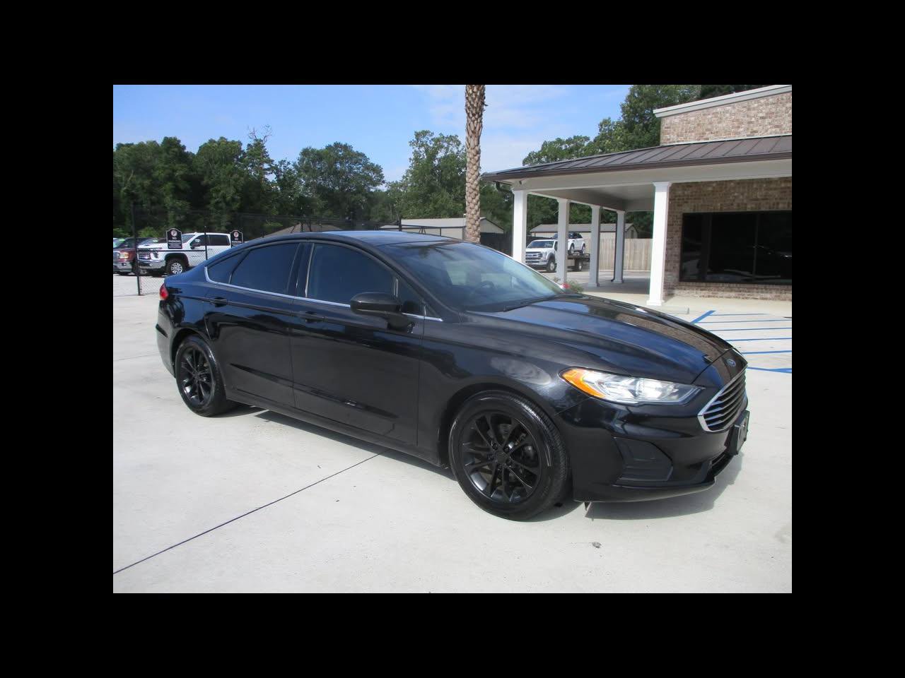 Used 2020 Ford Fusion SE FWD image 1