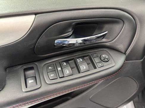 Used 2019 Dodge Grand Caravan GT image 22