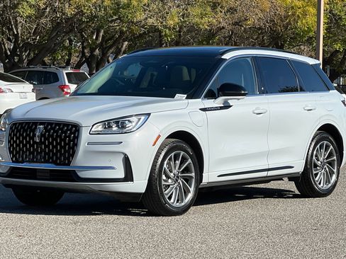 Used 2025 Lincoln Corsair Grand Touring w/ Equipment Group 301A image 8