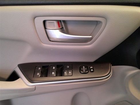 Used 2017 Toyota Camry LE image 29