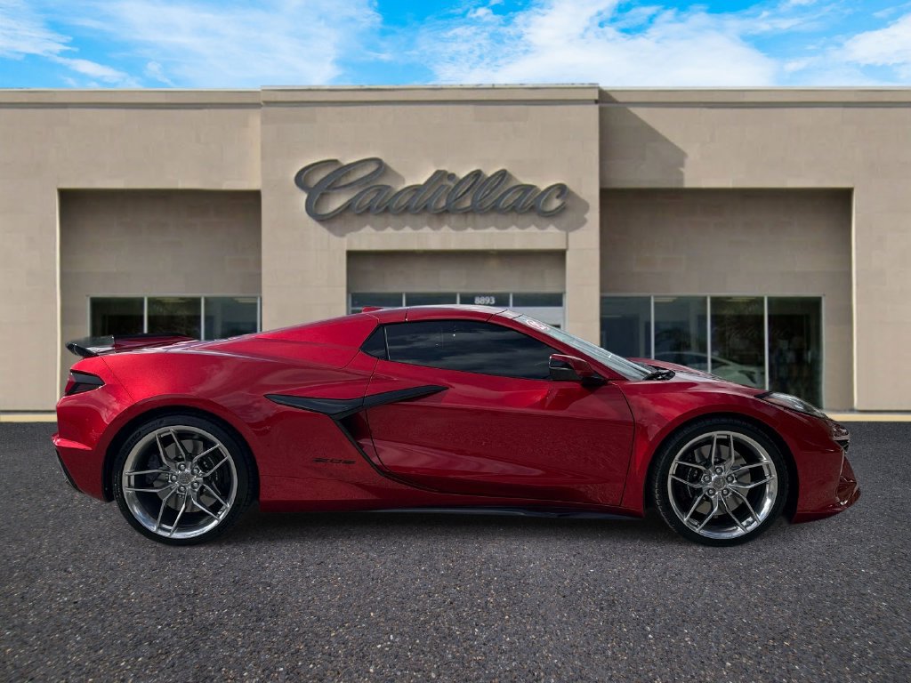 Used 2025 Chevrolet Corvette Z06 RWD image 2