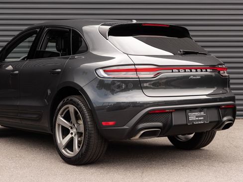 Certified 2025 Porsche Macan AWD/4WD image 11