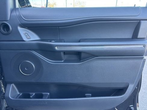 Used 2024 Ford Expedition XLT image 11