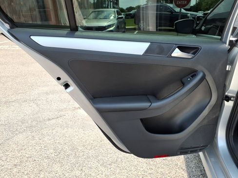 Used 2014 Volkswagen Jetta SE FWD image 21