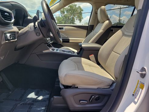 Used 2020 Ford Explorer Platinum w/ Premium Technology Package AWD/4WD image 16