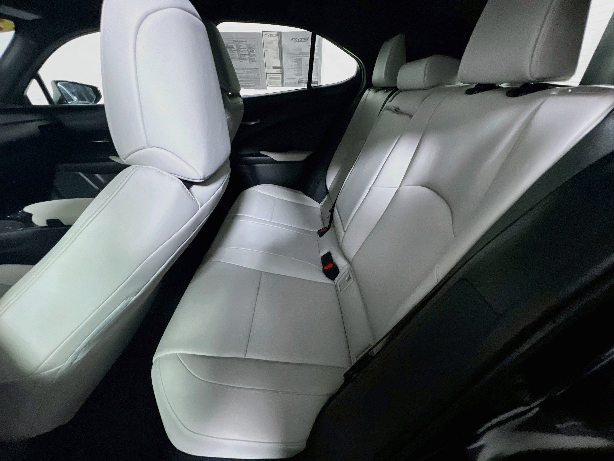 Used 2023 Lexus UX 250h FWD w/ Accessory Package (Z1) image 28