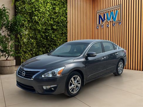 Used 2013 Nissan Altima 2.5 SL w/ Technology Pkg FWD image 3