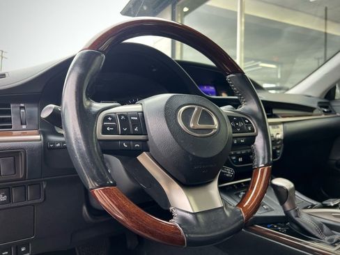 Used 2017 Lexus ES 350 w/ Luxury Package image 60