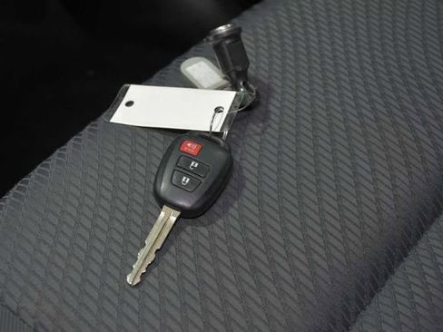 Used 2016 Toyota Highlander LE image 23