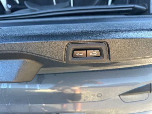 Used 2022 BMW X7 M50i image 11