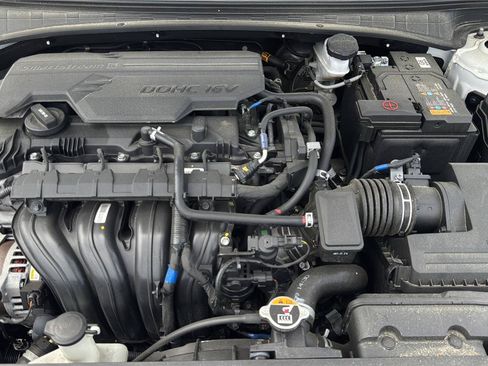 Used 2024 Hyundai Elantra SEL FWD image 31