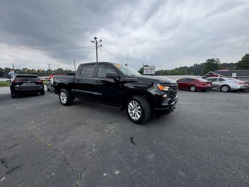 Used 2024 Chevrolet Silverado 1500 Custom image 2